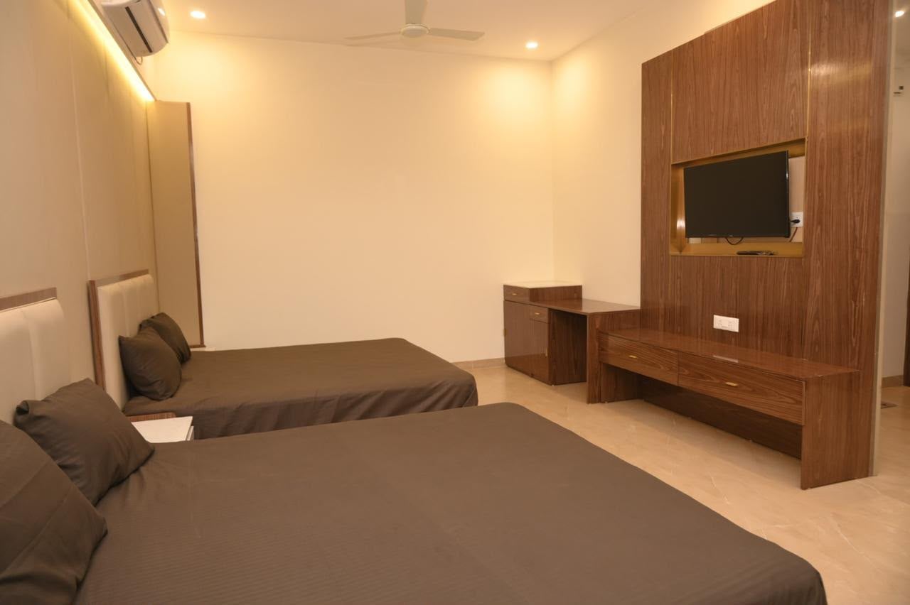 20 Luxury Guest Rooms at Ghotra Palace